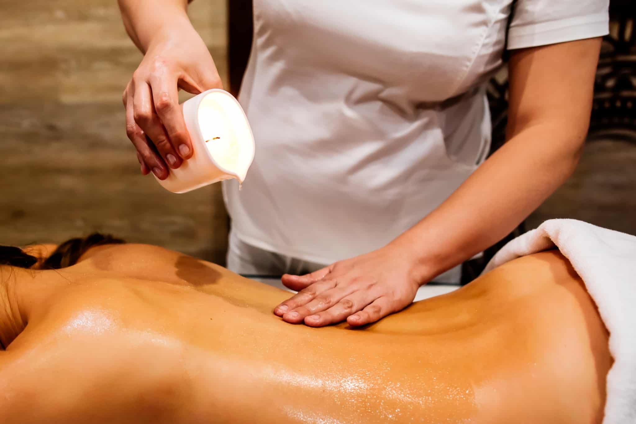 Massagem Relaxante + Velas Quentes
