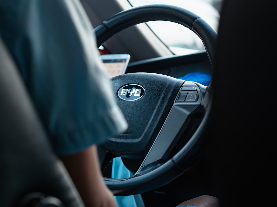 Tecnologia de Detecção de Animais embaixo do Carro pela BYD